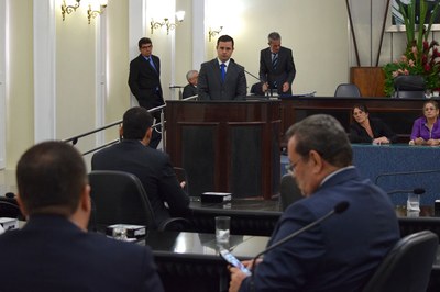 Deputados atentos ao discusso de Bruno Toledo.JPG