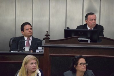 Deputados Marcelo Victor e Luiz Dantas conduziram a sessão.JPG