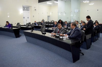 Sessão contou com a presença de 14 deputados.JPG