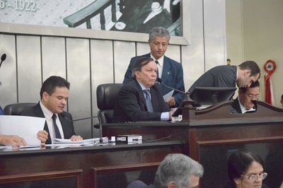 Mesa diretora foi formada pelos deputados Marcelo Victor, Luiz Dantas e Severino Pessoa.JPG