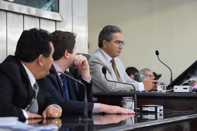 Deputados Francisco Tenório, Severino Pessoa e Davi Davino Filho formaram a Mesa Diretora.JPG