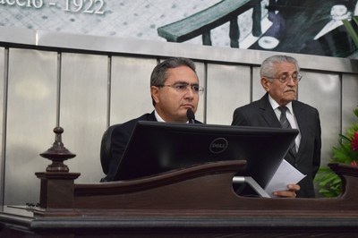 Deputado Francisco Tenório presidiu a sessão.JPG