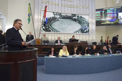 Deputado Francisco Tenório discursando.JPG