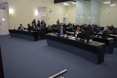 Sessão contou com a presença de 19 deputados.JPG