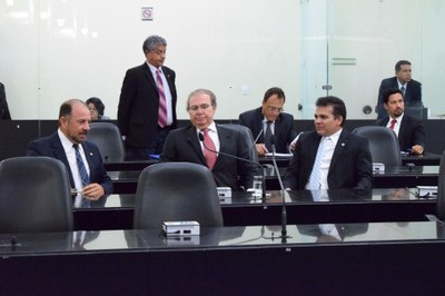 Sessão foi aberta com a presença de 10 deputados.JPG