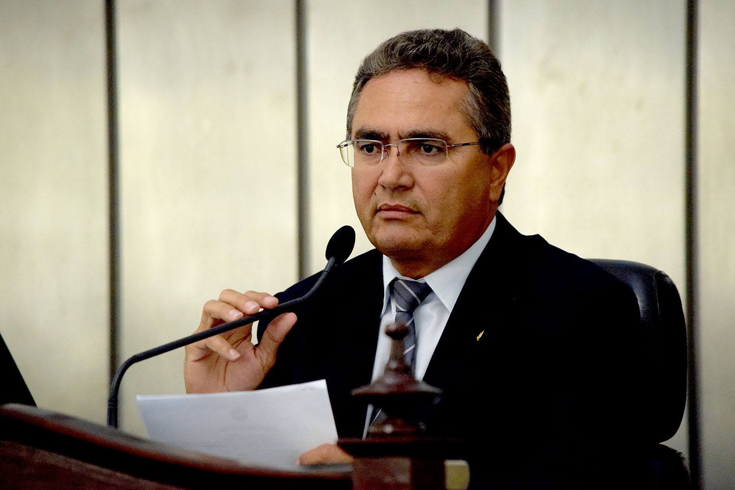 Deputado Francisco Tenório presidiu a sessão.JPG