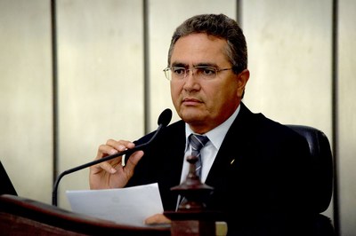 Deputado Francisco Tenório presidiu a sessão.JPG