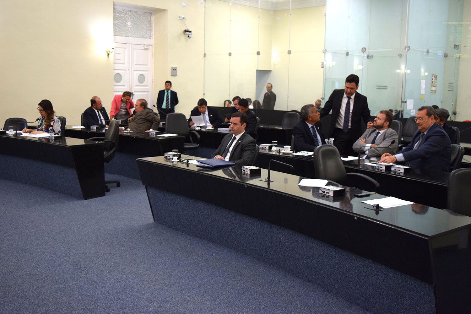 Sessão foi aberta com a presença de 14 parlamentares.JPG
