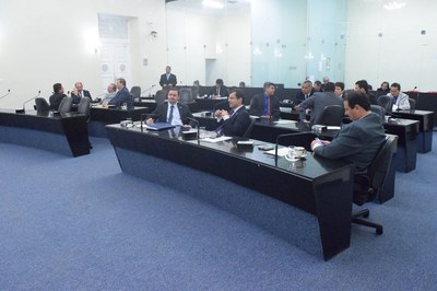 Sessão contou com a presença de 19 deputados.JPG