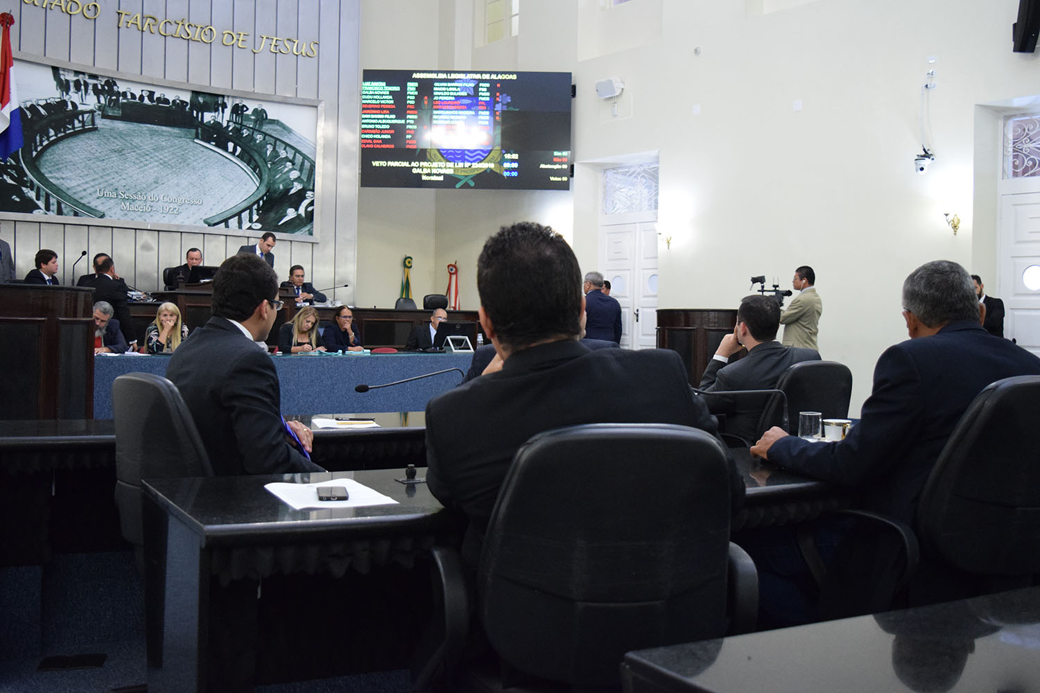 Na sessão desta terça, deputados votaram vetos governamentais.JPG