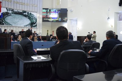 Na sessão desta terça, deputados votaram vetos governamentais.JPG