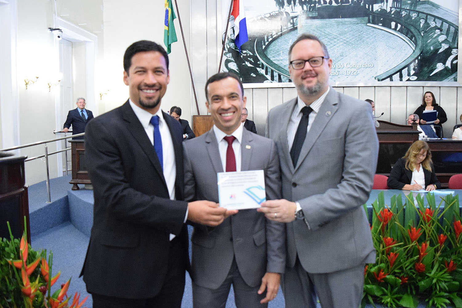 Sessão de homenagem aos procuradores (6).jpg