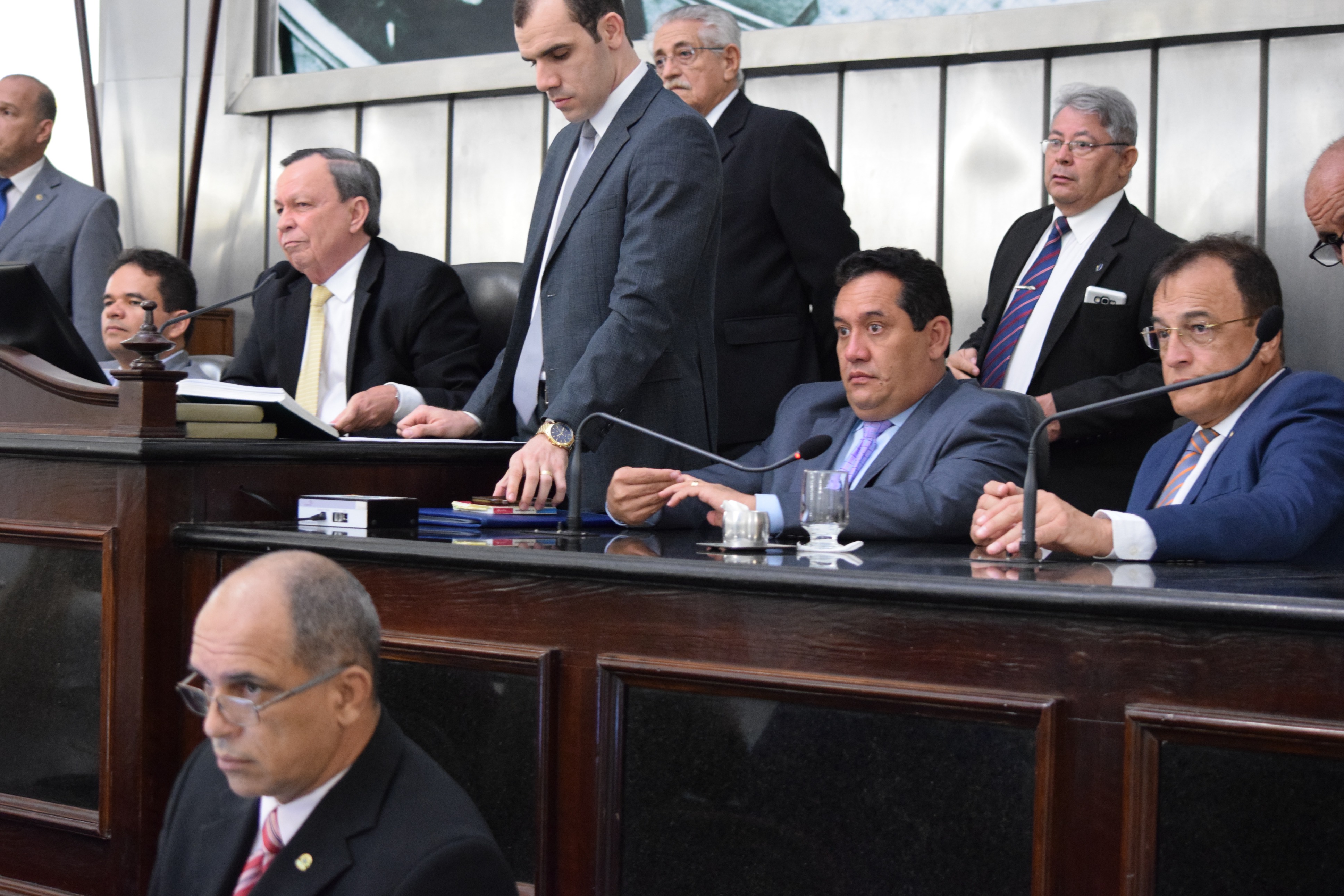 Deputados Marcelo Victor, Luiz Dantas, Severino Pessoa e Galba Novaes conduziram a sessão.JPG