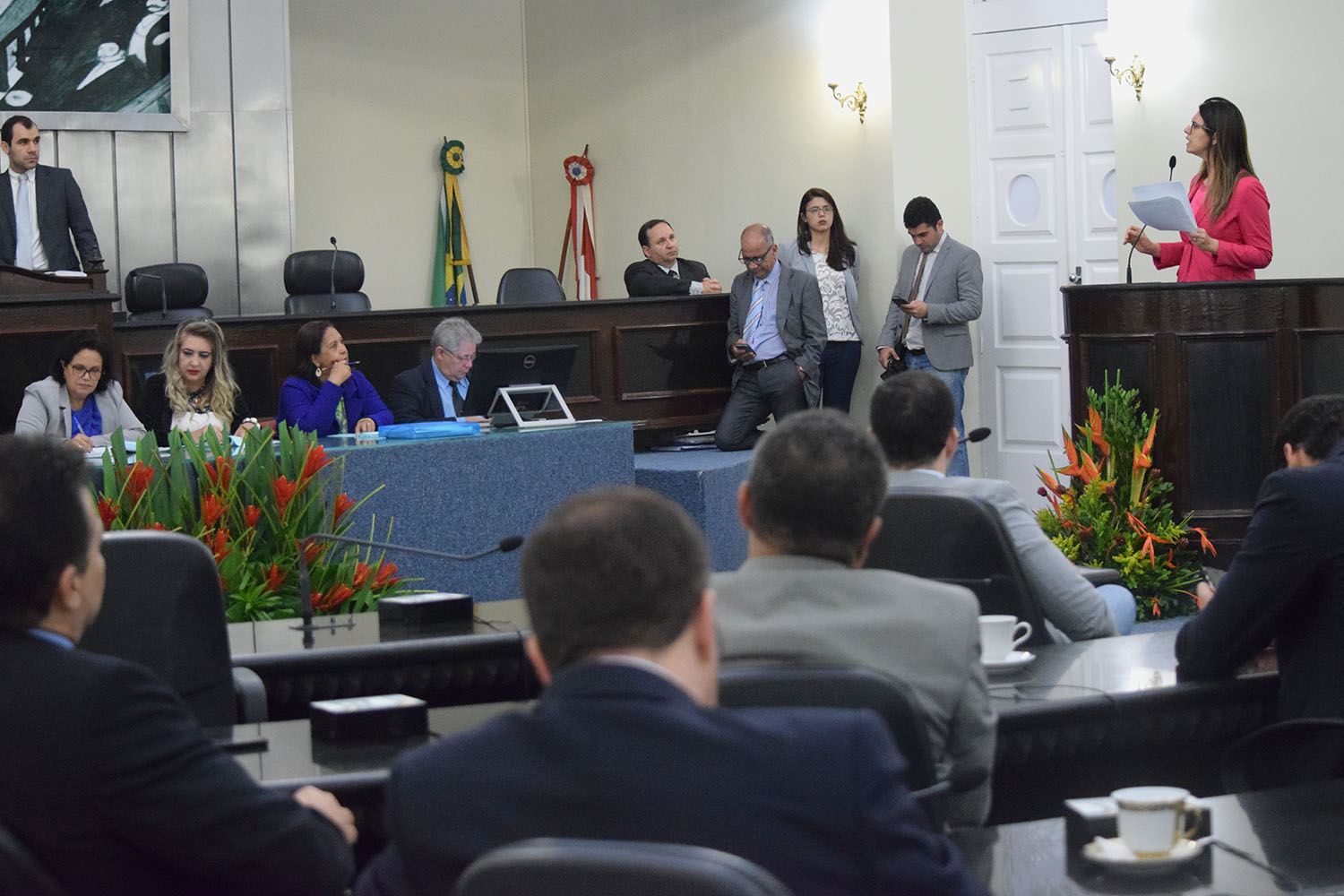 Sessão contou com a presença de 10 deputados.JPG