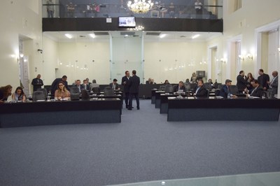 Sessão contou com a presença de 18 parlamentares.JPG