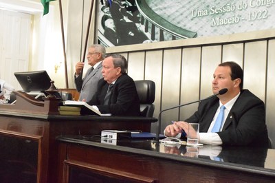 Mesa Diretora contou com a condução dos deputados Luiz Dantas e Dudu Hollanda.JPG