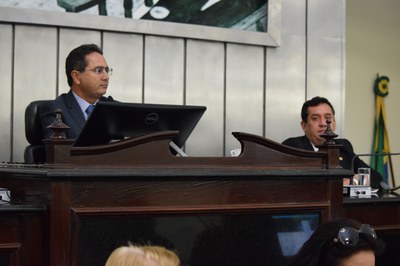 Deputado Francisco Tenório presidiu a sessão.JPG