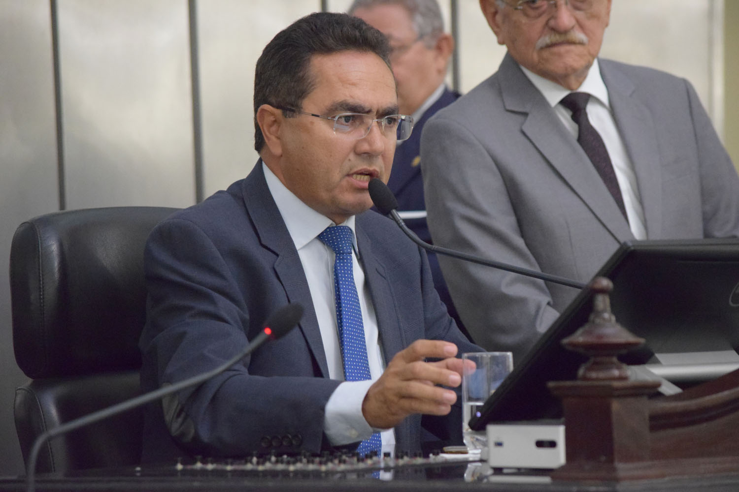 Deputado Francisco Tenório presidiu a sessão.JPG