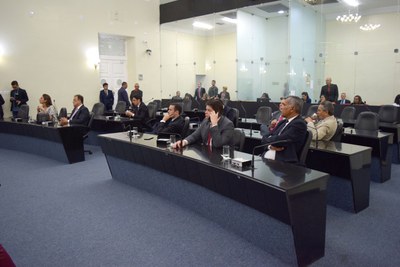 Sessão contou com a presença de 12 parlamentares.JPG