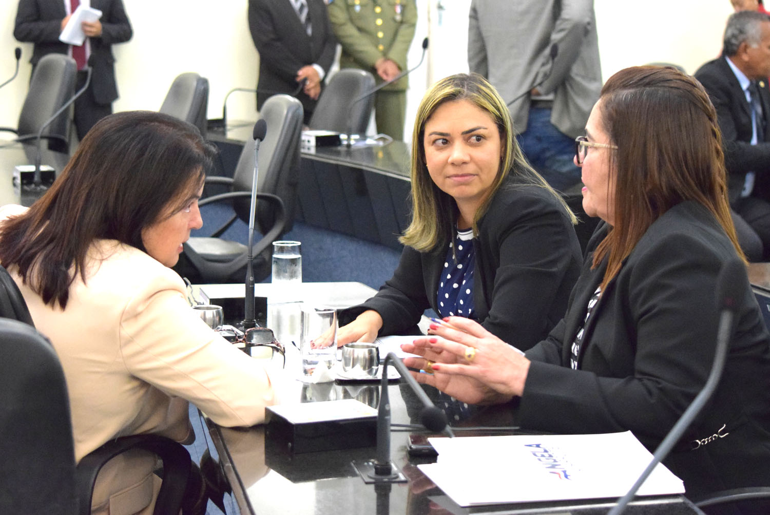 Deputadas Fátima Canuto, Flávia Cavalcante e Angela Garrote.JPG