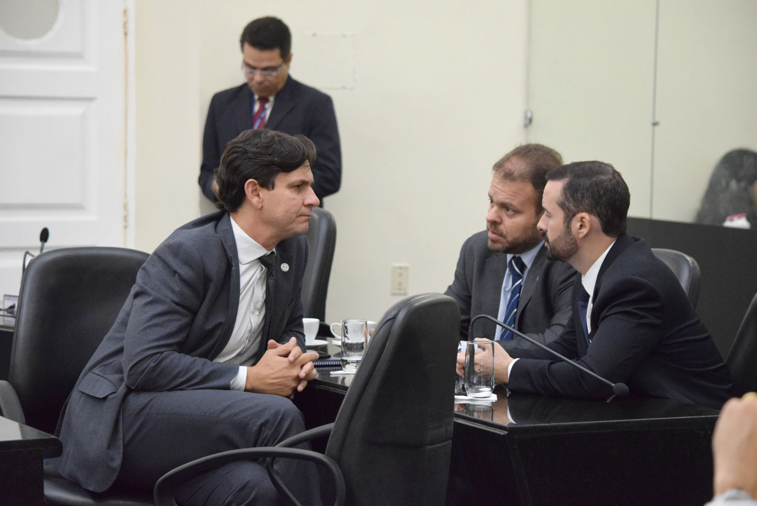 Deputados Marcelo Beltrão, Leo Loureiro e Bruno Toledo.JPG