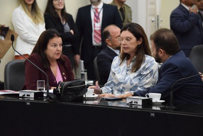 Deputados Fátima Canuto, Jó Pereira e Leo Loureiro.JPG