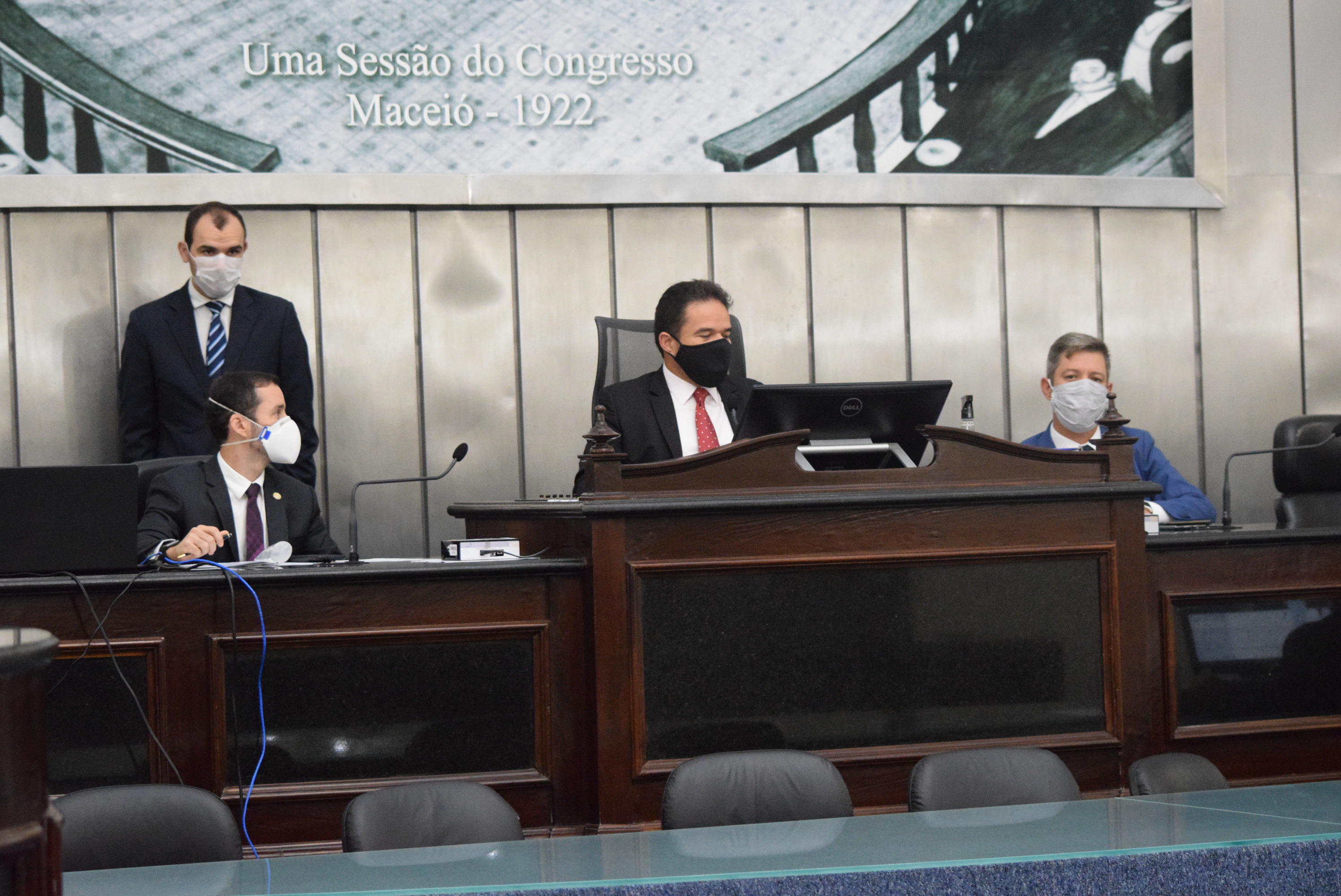 Mesa diretora desta quarta.JPG