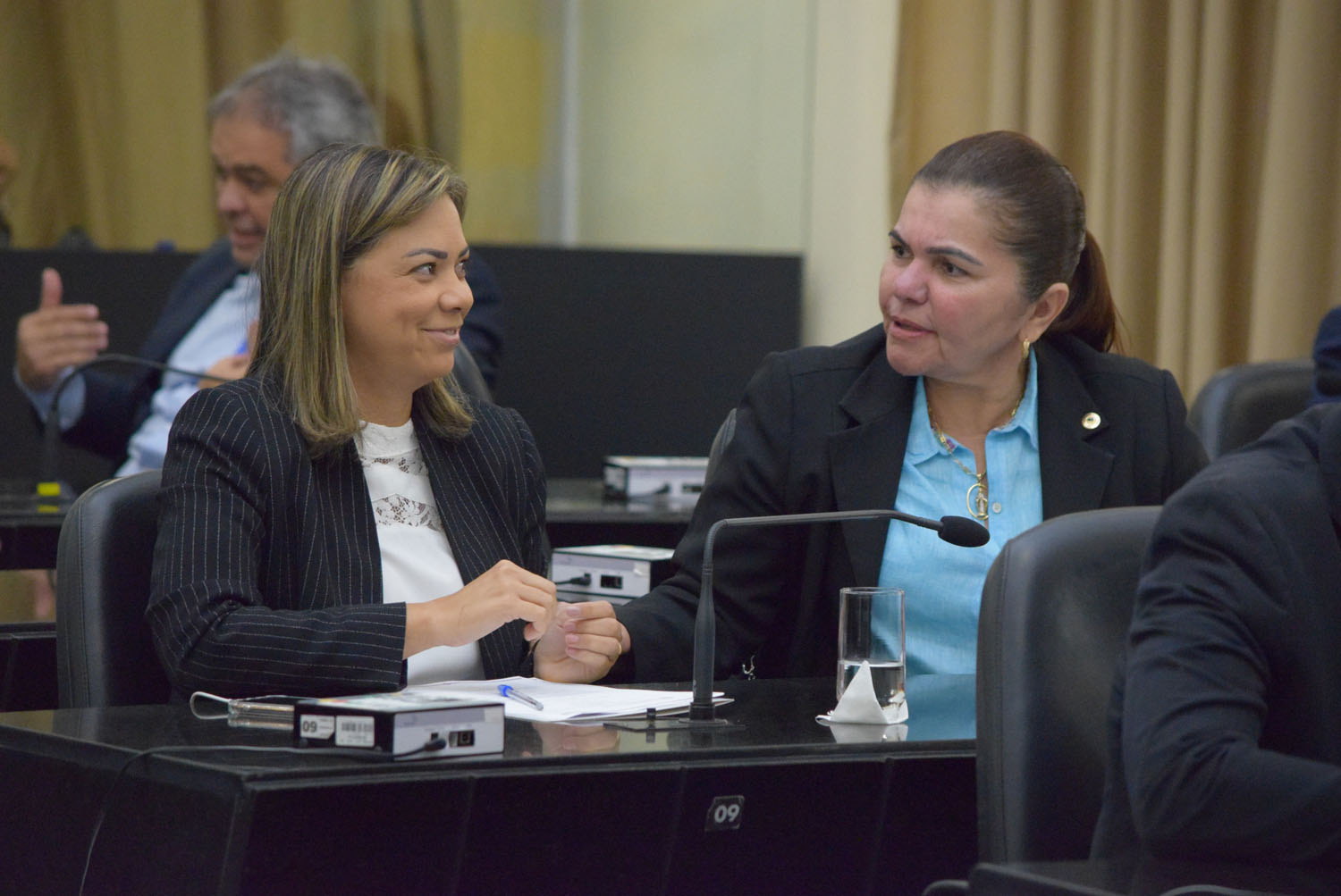 Deputadas Flávia e Angela.JPG