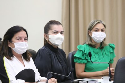 Deputadas Fátima Canuto, Angela Garrote e Flávia Cavalcante.jpeg