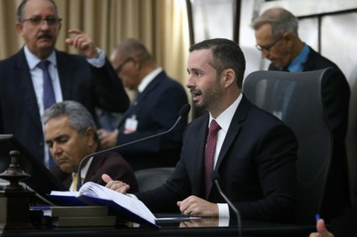 Deputado Bruno Toledo presidiu a sessão.jpeg