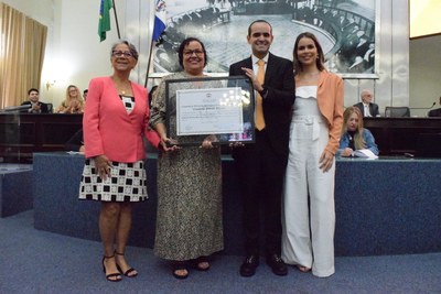 Sessão Solene - Comenda Fátima Pirauá (10).JPG