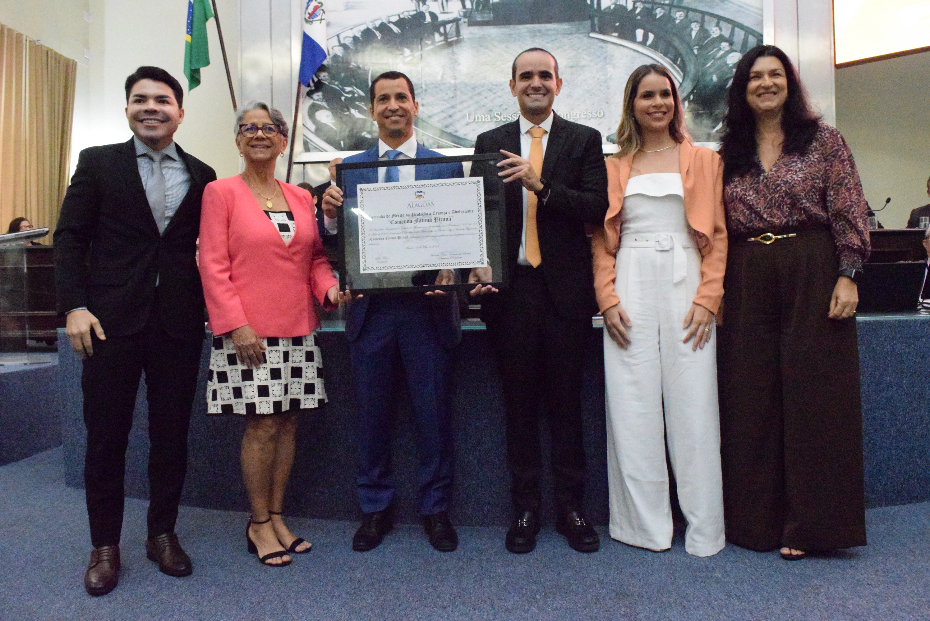 Sessão Solene - Comenda Fátima Pirauá (12).JPG