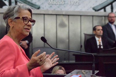 Sessão Solene - Comenda Fátima Pirauá (2).JPG