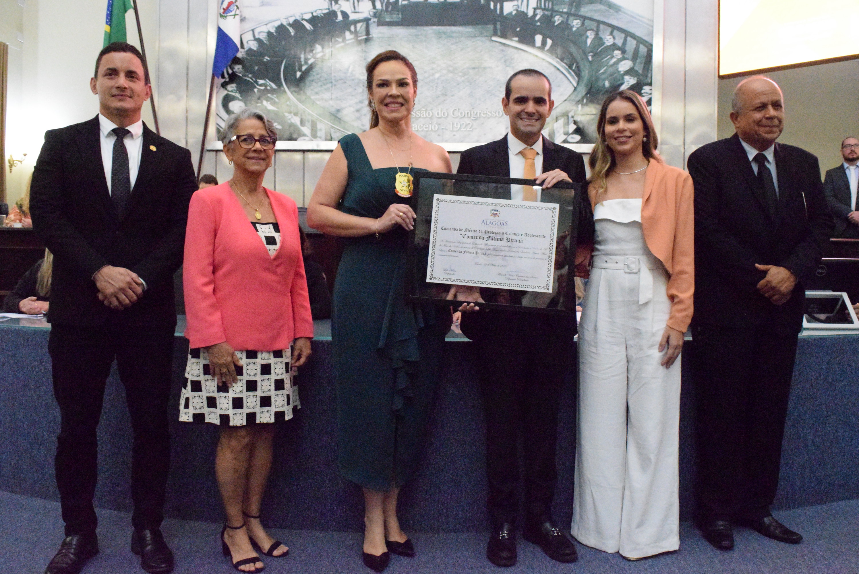 Sessão Solene - Comenda Fátima Pirauá (4).JPG