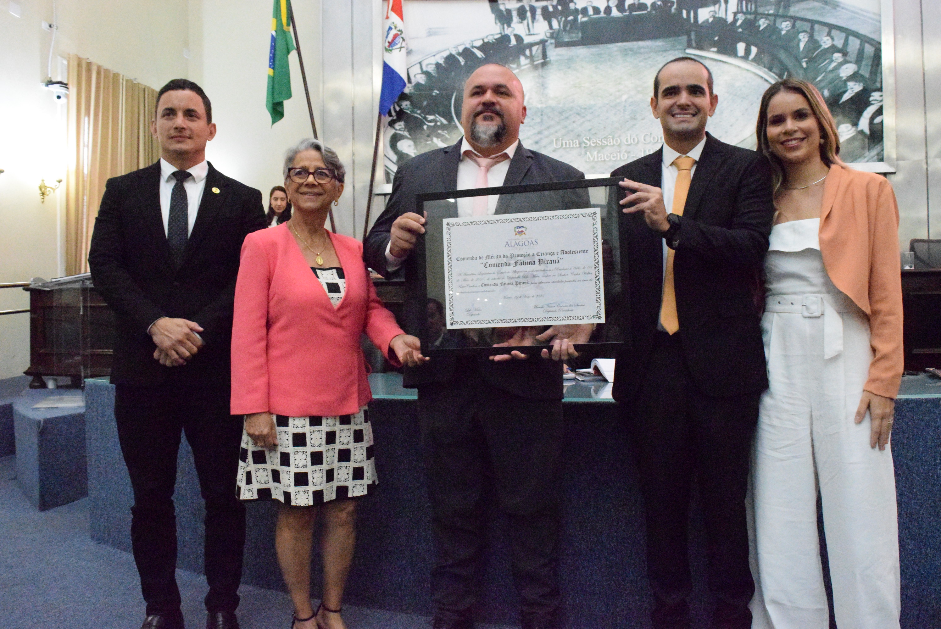 Sessão Solene - Comenda Fátima Pirauá (5).JPG