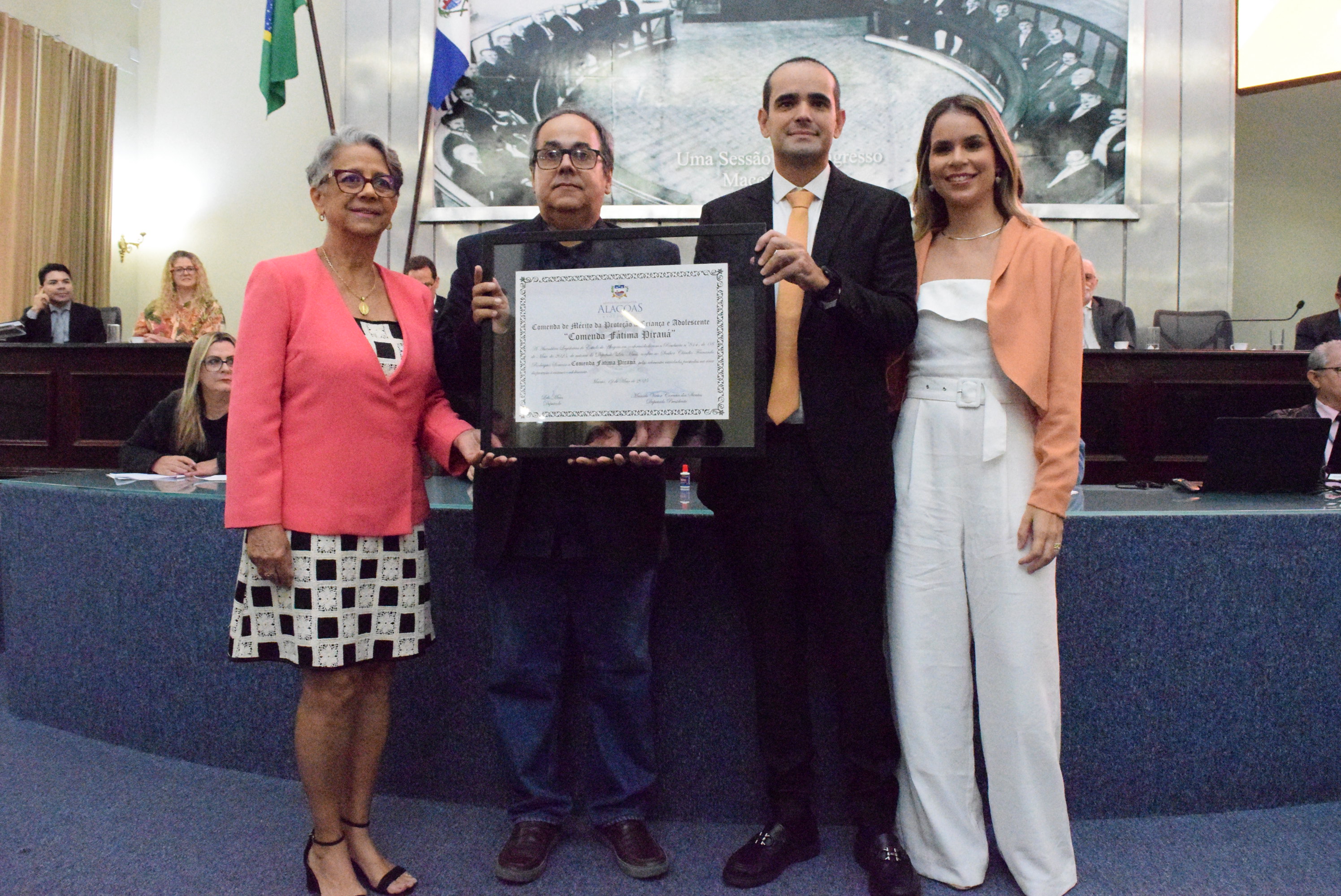 Sessão Solene - Comenda Fátima Pirauá (6).JPG