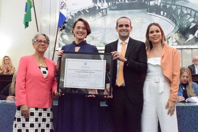 Sessão Solene - Comenda Fátima Pirauá (9).JPG