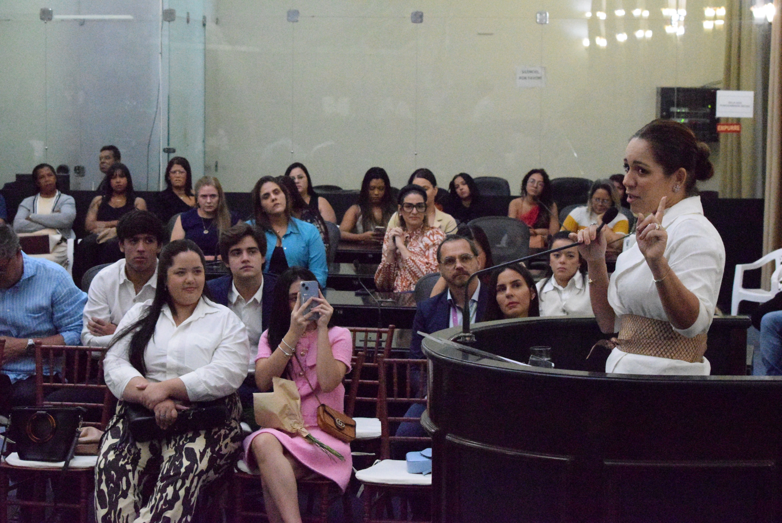 Sessão Solene - Comenda Vera Arruda - Arquimércia Cedrim e Marina Ferrari (21).JPG
