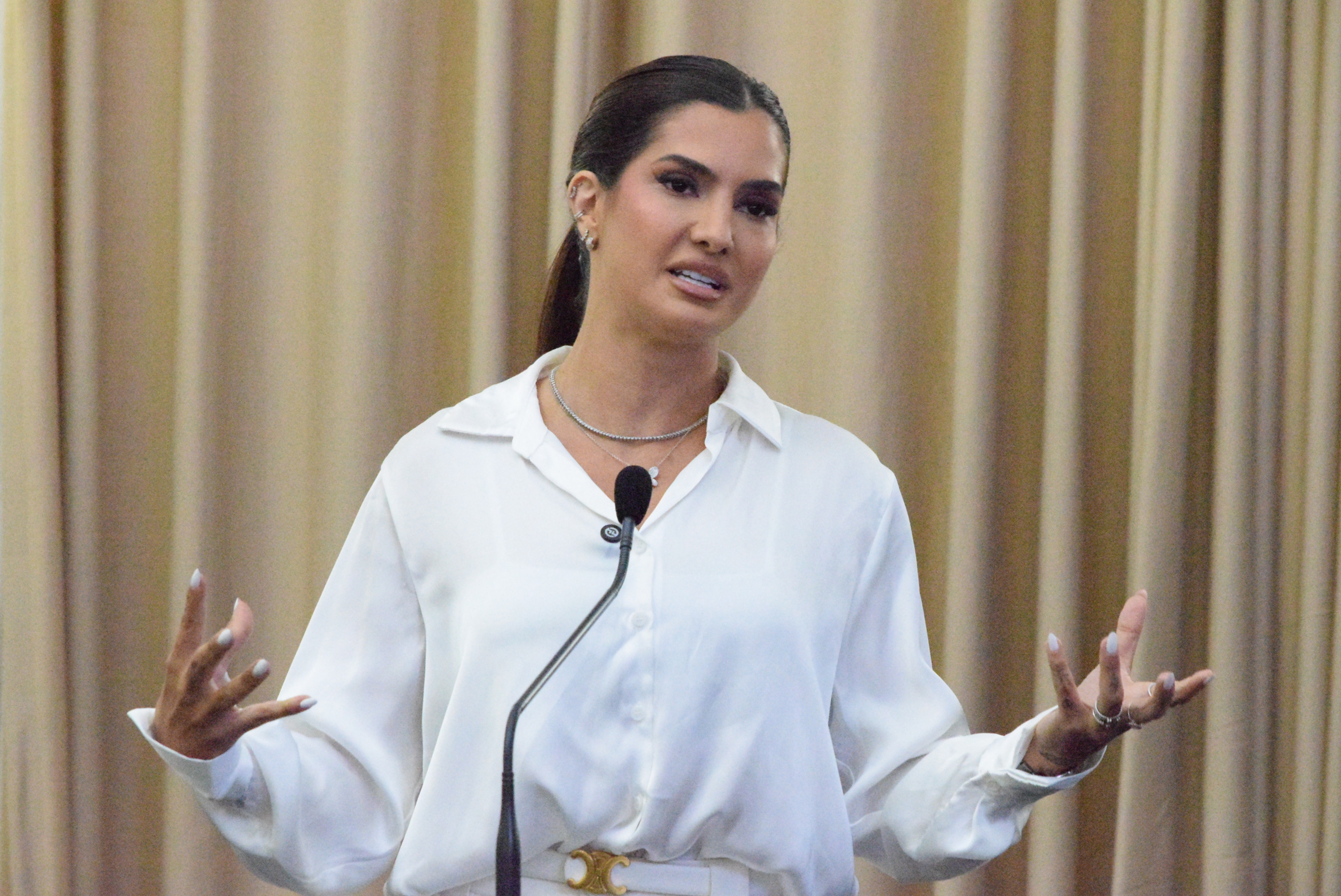 Sessão Solene - Comenda Vera Arruda - Arquimércia Cedrim e Marina Ferrari (24).JPG