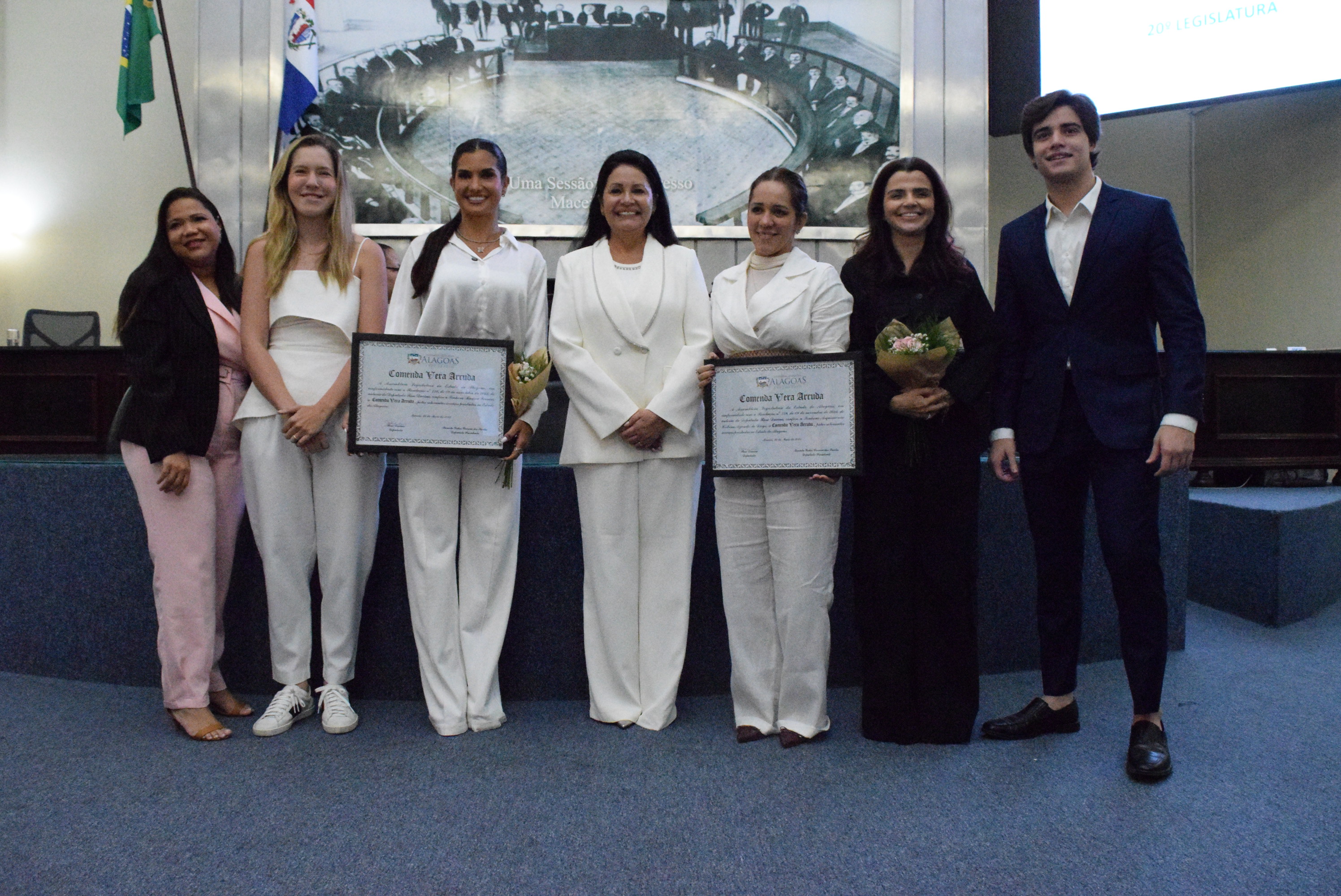 Sessão Solene - Comenda Vera Arruda - Arquimércia Cedrim e Marina Ferrari (26).JPG