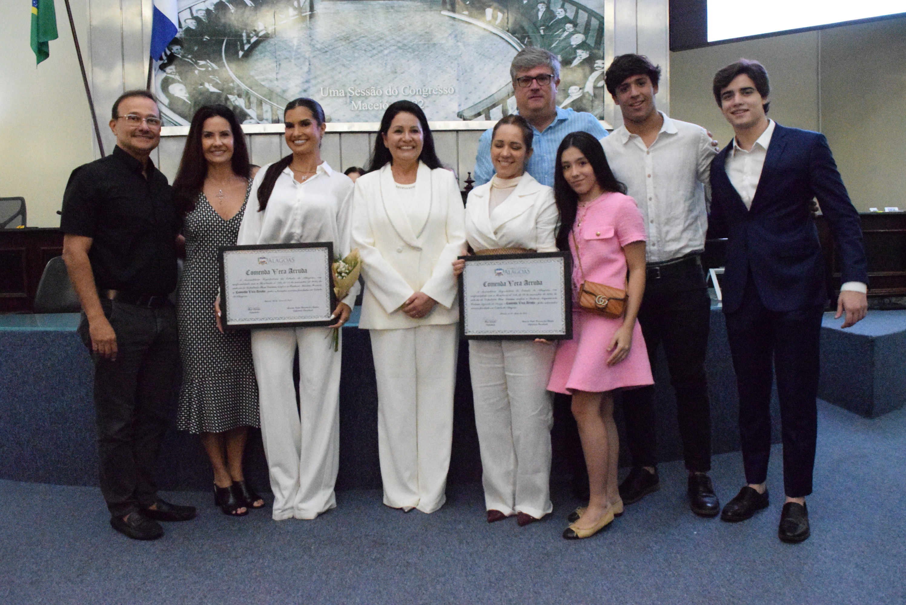 Sessão Solene - Comenda Vera Arruda - Arquimércia Cedrim e Marina Ferrari (27).JPG