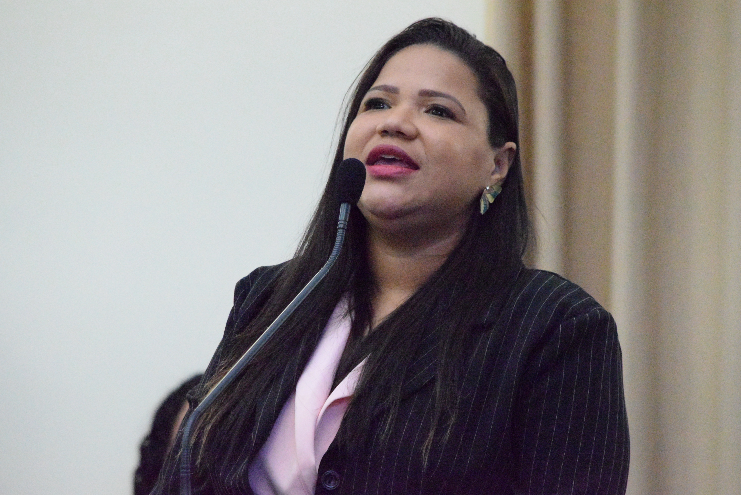 Sessão Solene - Comenda Vera Arruda - Arquimércia Cedrim e Marina Ferrari (9).JPG