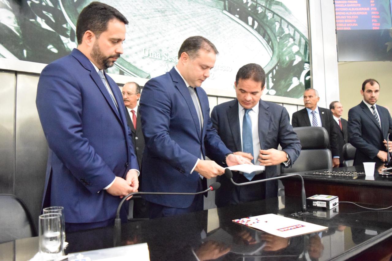 A democracia nasce no Parlamento, afirma Marcelo Victor