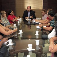 Albuquerque realiza reunião com servidores da Educação