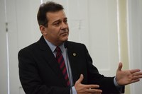 Alcides Andrade apresenta projeto instituindo o Programa de Saúde Auditiva