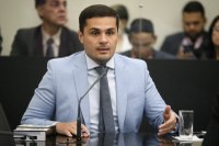 Alexandre Ayres pede construção de restaurante universitário na Uncisal
