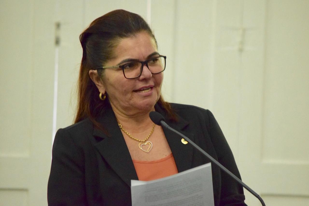 Ângela Garrote cobra melhoria no sistema de distribuição de colírio para tratamento do glaucoma