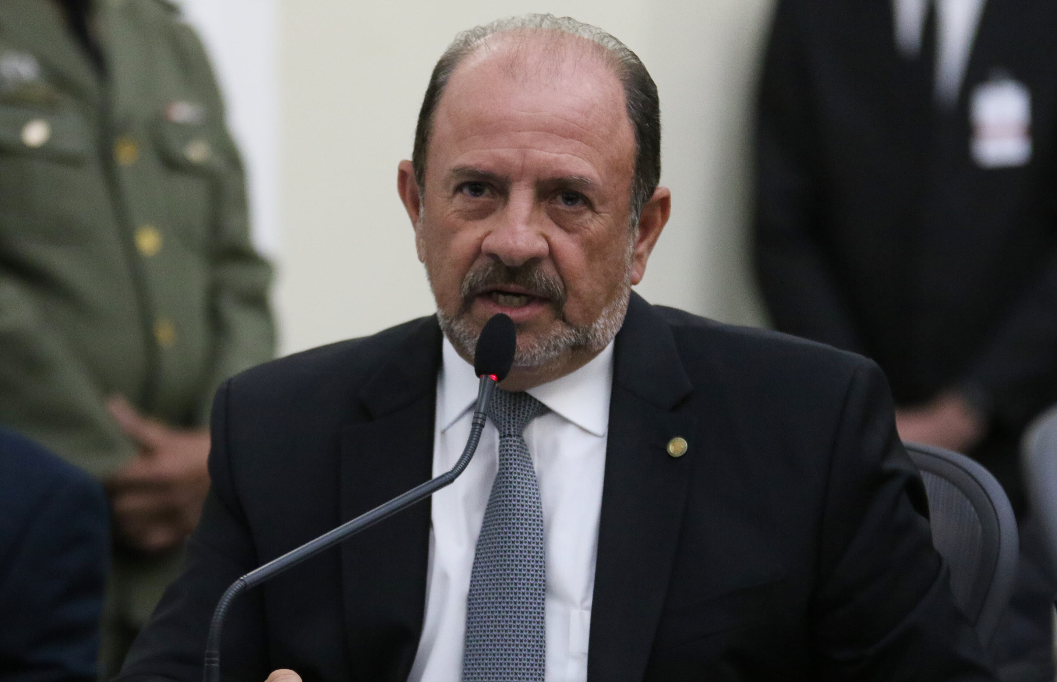 Antonio Albuquerque faz pronunciamento em defesa do prefeito de Pindoba