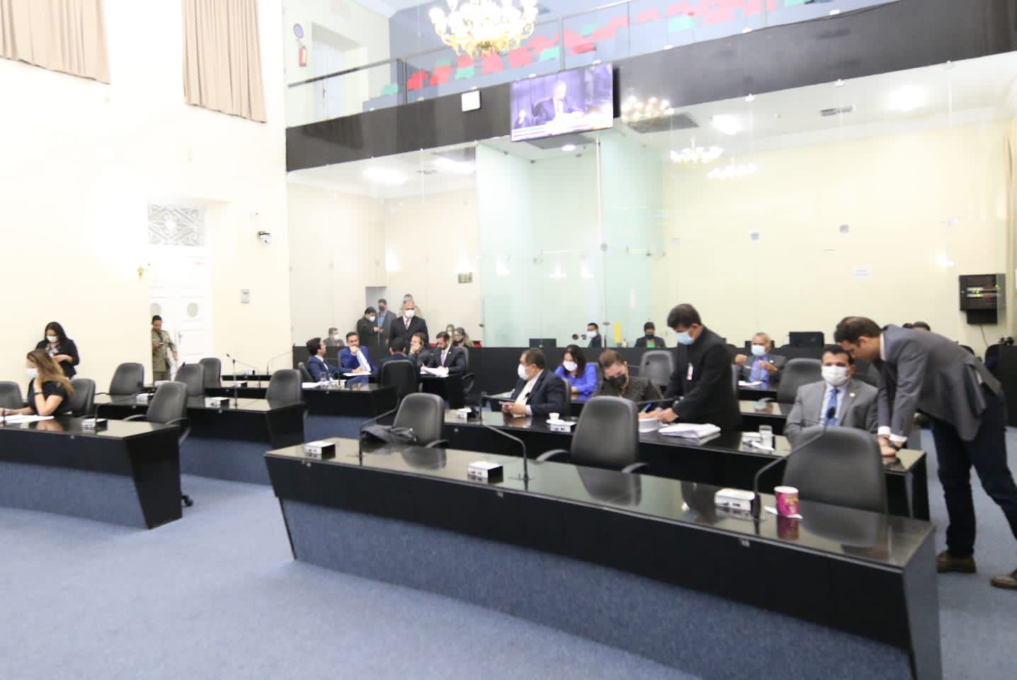 Aprovada, em 1º turno, PEC que institui o teto remuneratório do Estado