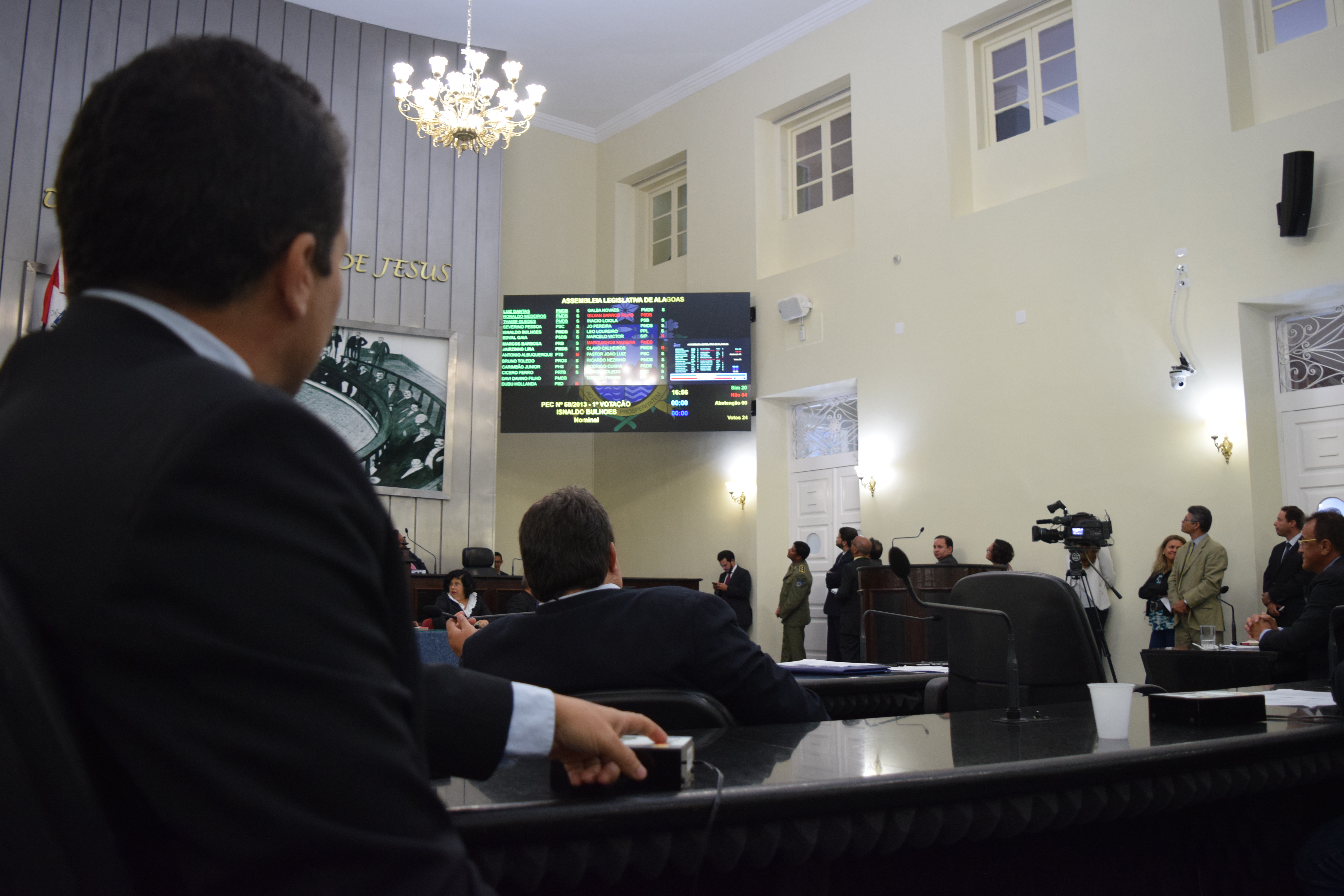 Aprovado, em 1ª discussão, fim da votação secreta para vetos na Assembleia